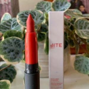 NWT Bite Beauty Matte Creme Lip Crayon